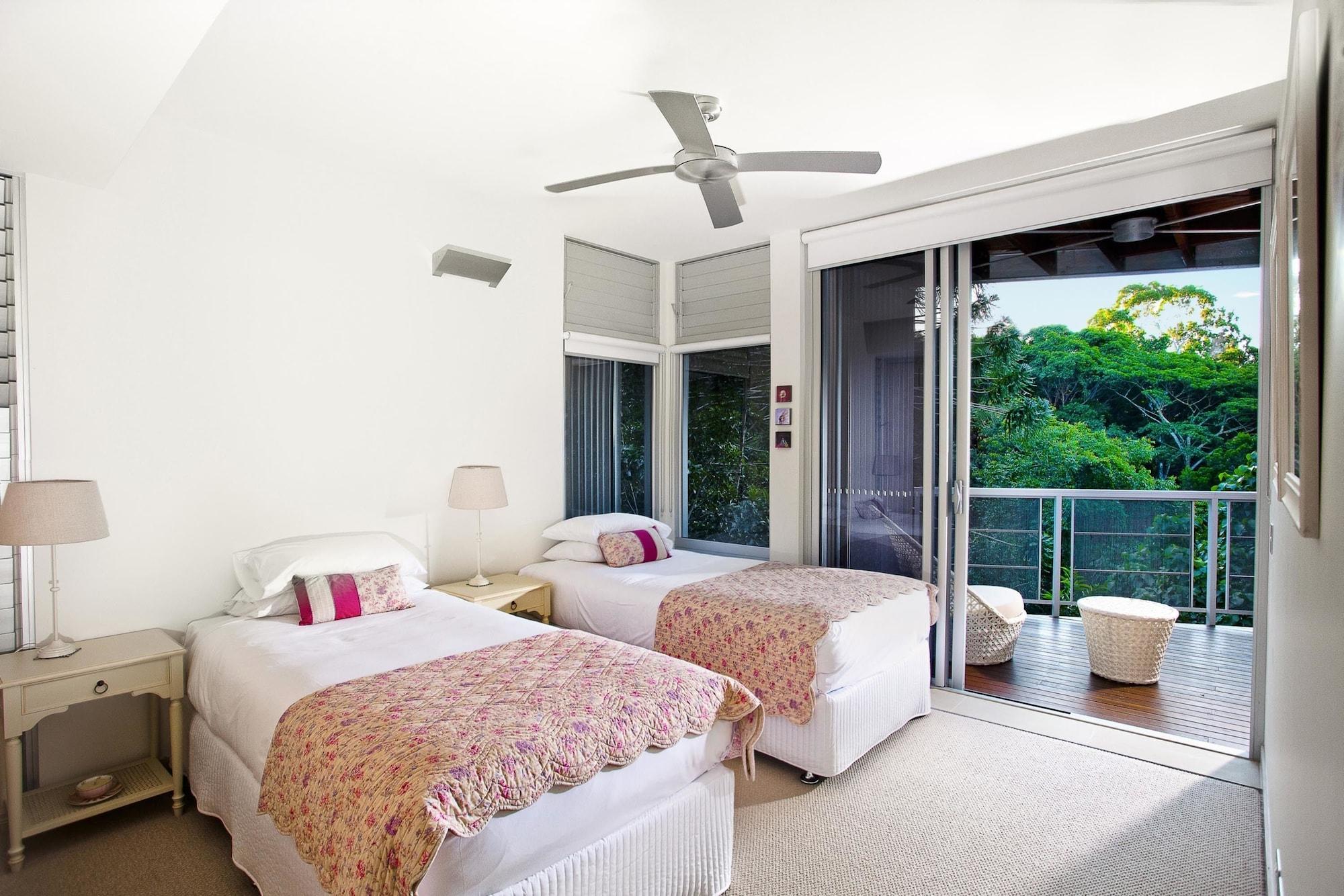 Peppers Noosa Resort And Villas Exteriér fotografie A bedroom at the resort