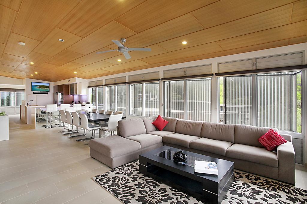 Peppers Noosa Resort And Villas Exteriér fotografie A living room with a large sectional sofa