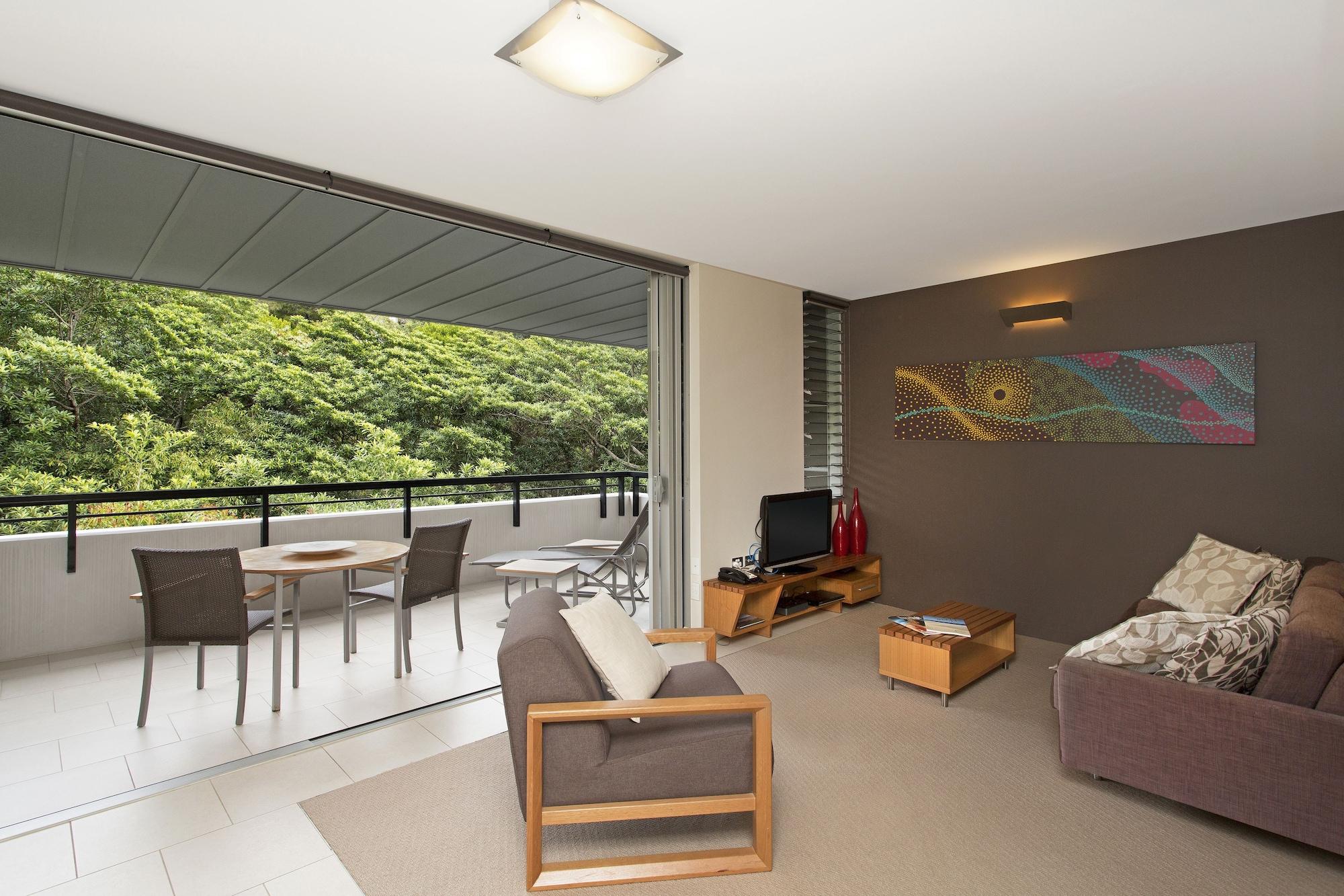Peppers Noosa Resort And Villas Exteriér fotografie A living room with a balcony